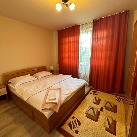 Appartamento Apartament Central Deva Esterno foto
